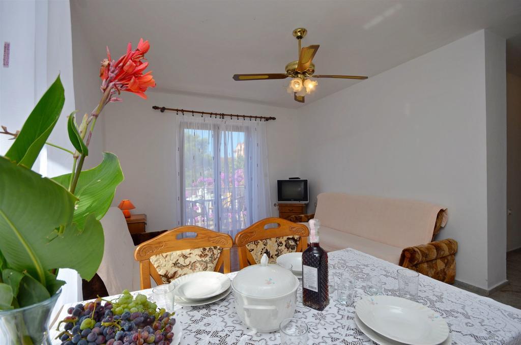 Apartments Miljenka Водице Екстериор снимка